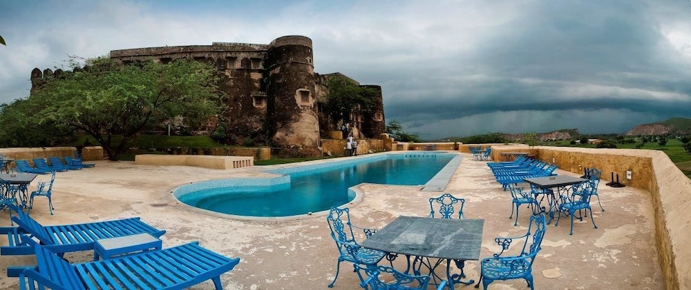 Neemrana Hill Fort Kesroli