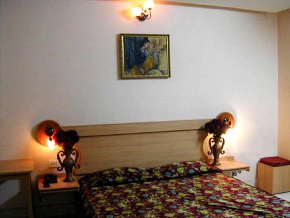 ZO Rooms Park Street KYD Street