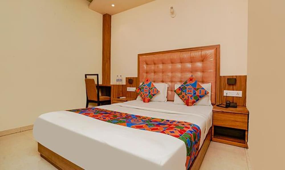 Hotel Emerald Inn