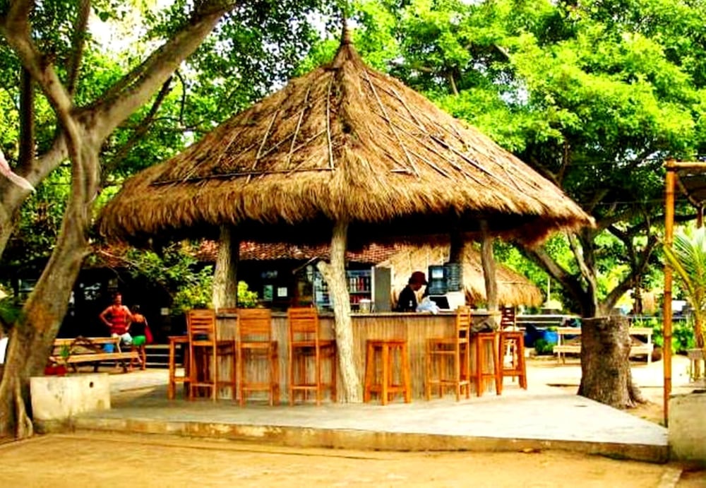 Oceans 5 Dive Resort
