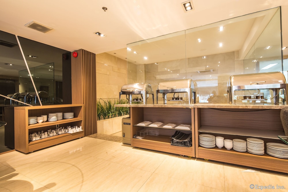 The Luxe Hotel