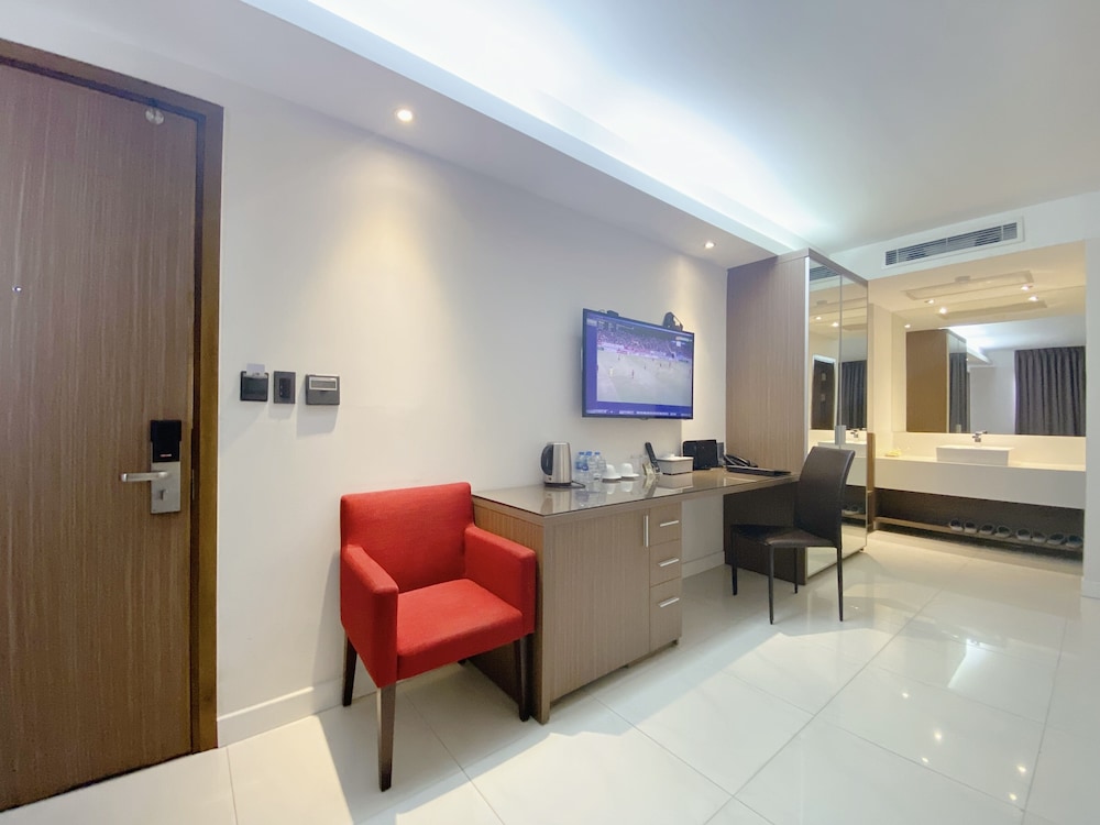 The Luxe Hotel