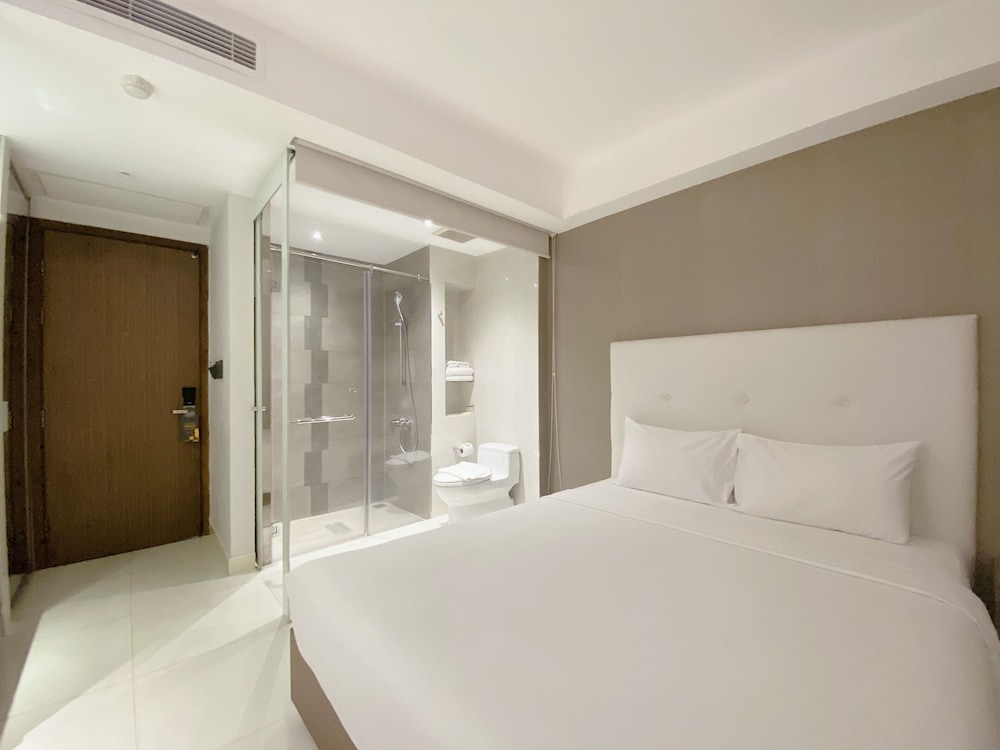 The Luxe Hotel