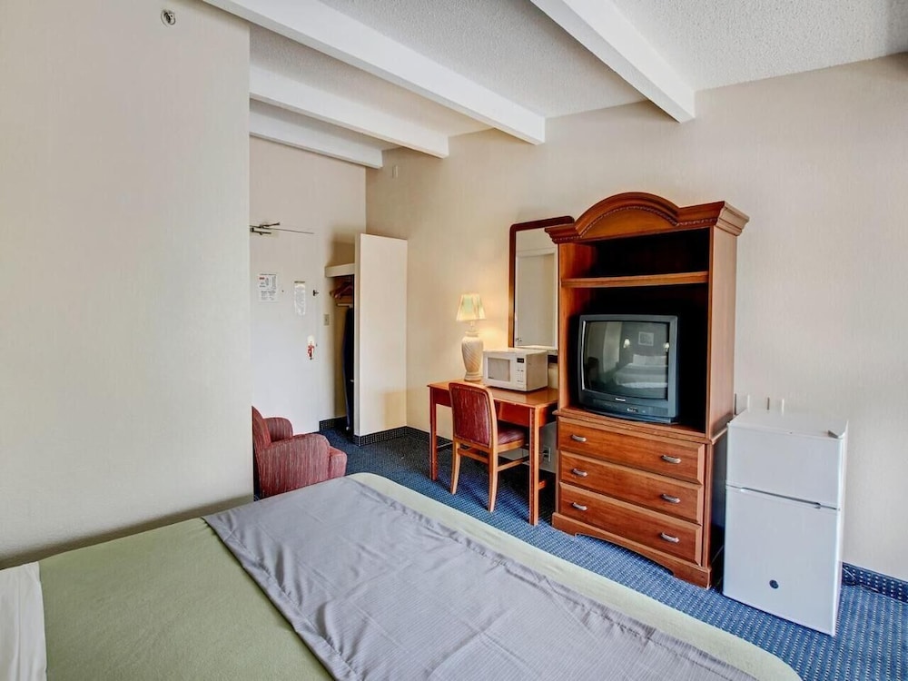 Red Carpet Inn