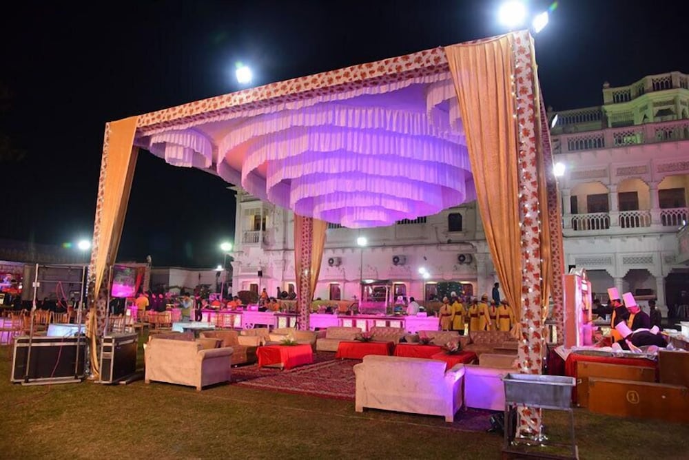 Kamay The Kohinoor Palace