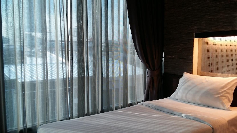 Collection O The Bangkok Airport Link Suite