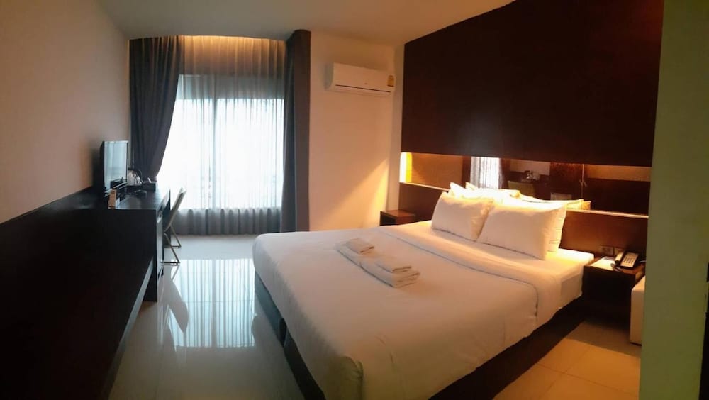 Collection O The Bangkok Airport Link Suite