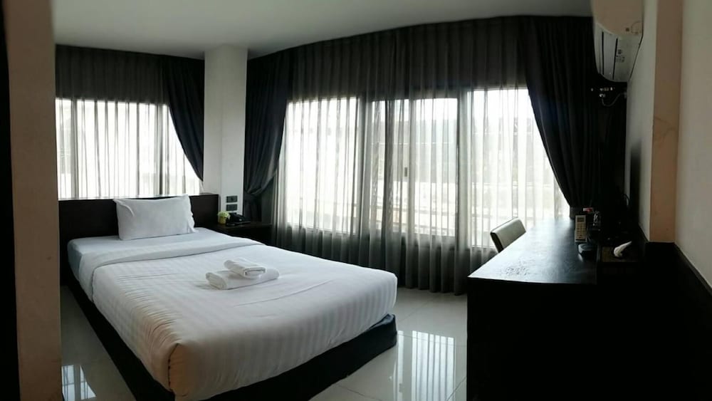 Collection O The Bangkok Airport Link Suite
