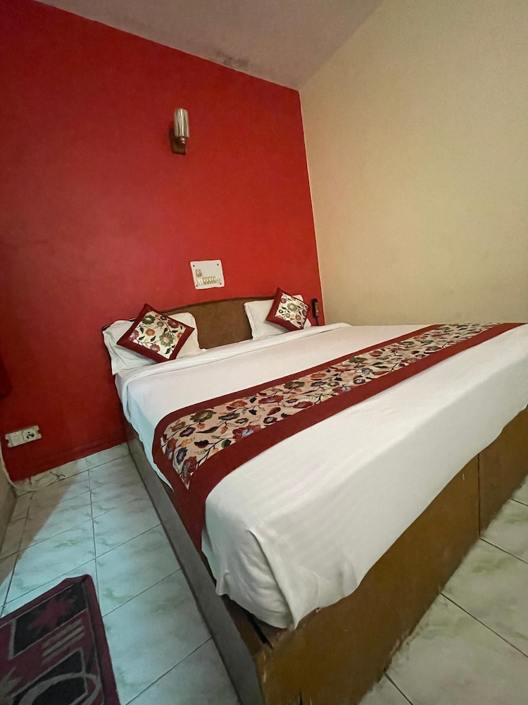 Hotel Qualia Suites at Delhi Airport