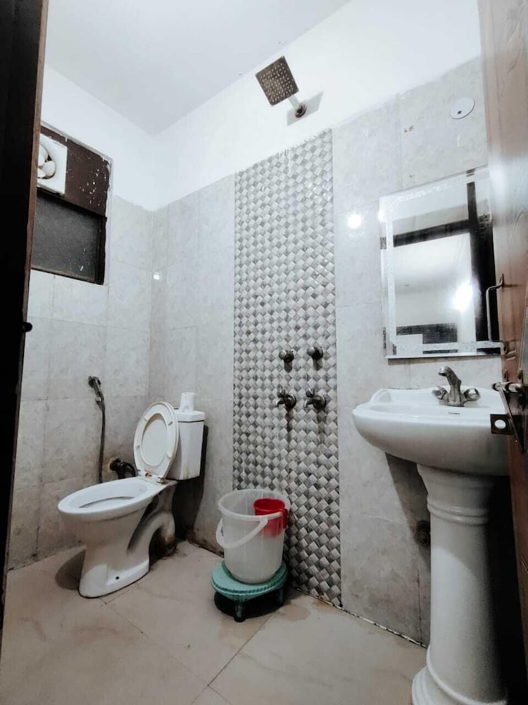 Hotel Qualia Suites at Delhi Airport