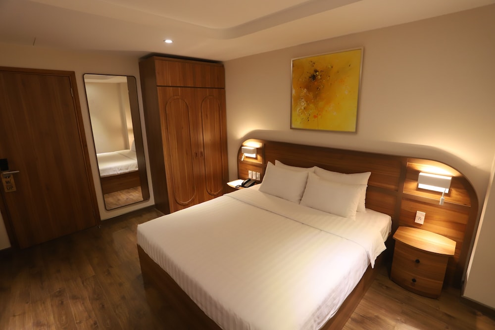 Lanura Apartments and Hotel