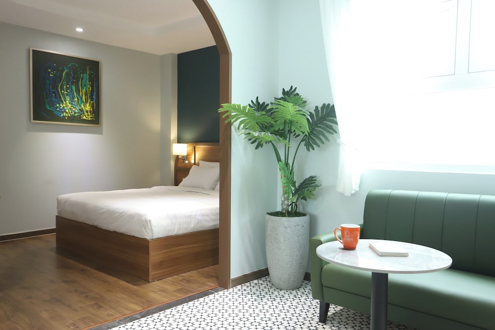 Lanura Apartments and Hotel