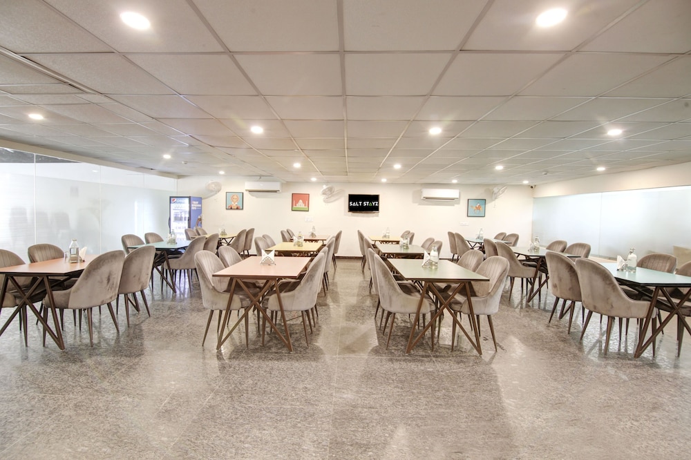 Saltstayz Hotel Huda City Centre
