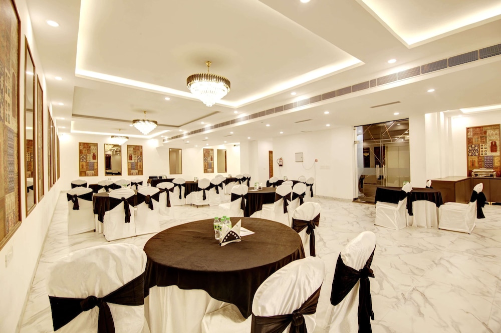 Saltstayz Hotel Huda City Centre