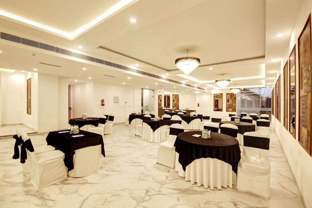 Saltstayz Hotel Huda City Centre