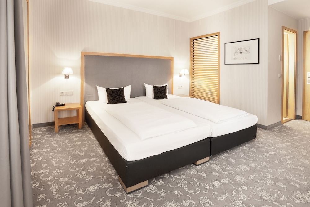 Townhouse Hotel