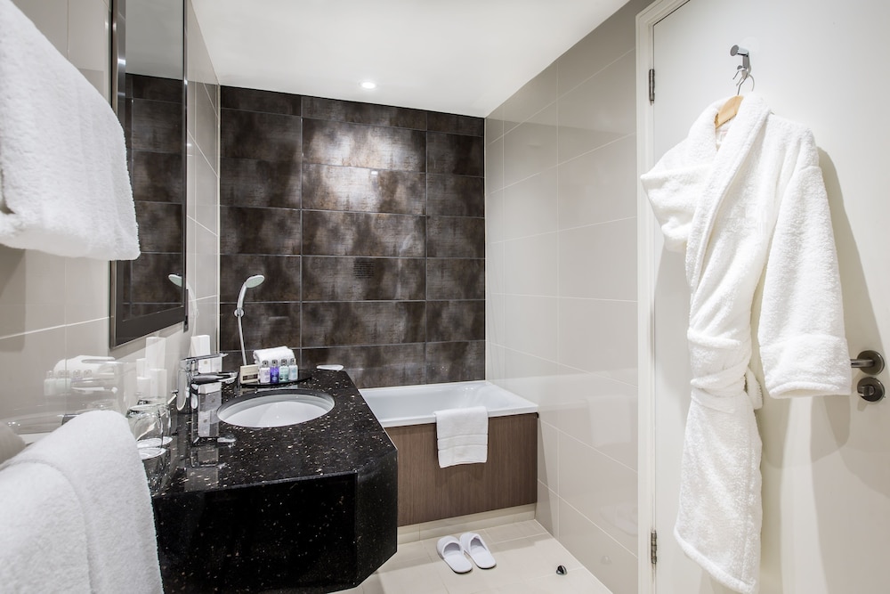 Holiday Inn London - Kensington High St. by IHG