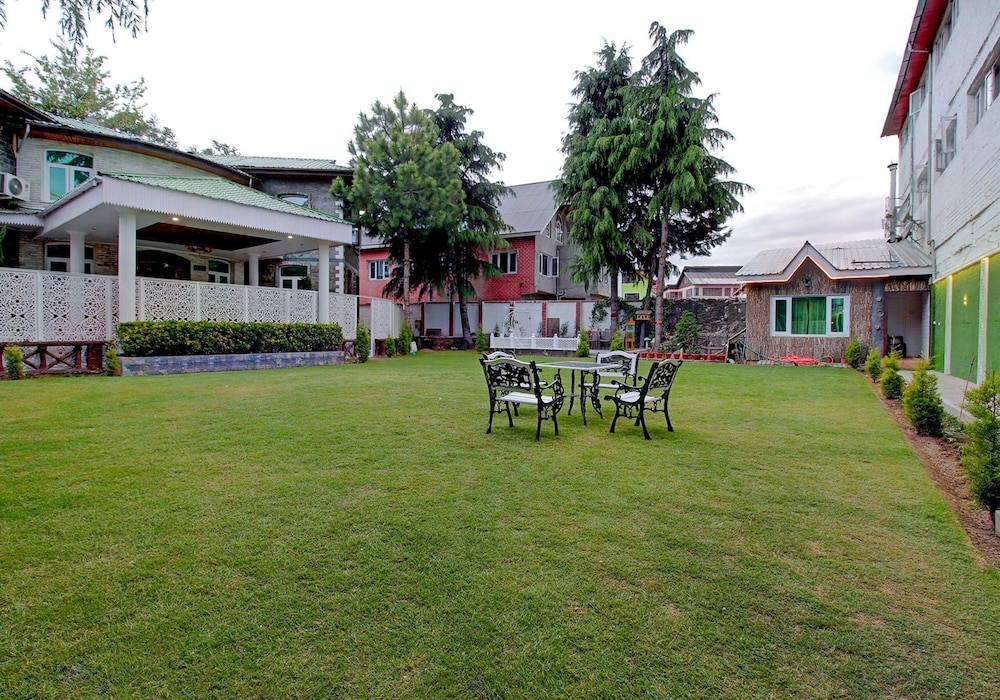 FabHotel Prime Royal Park