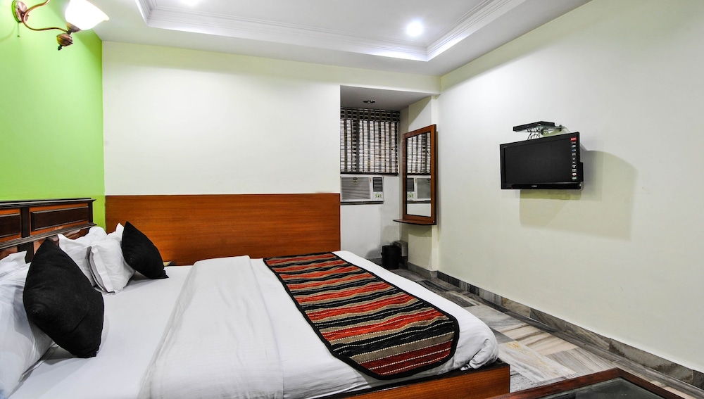 Hotel O Paharganj Near Railway Station formerly Chand Palace
