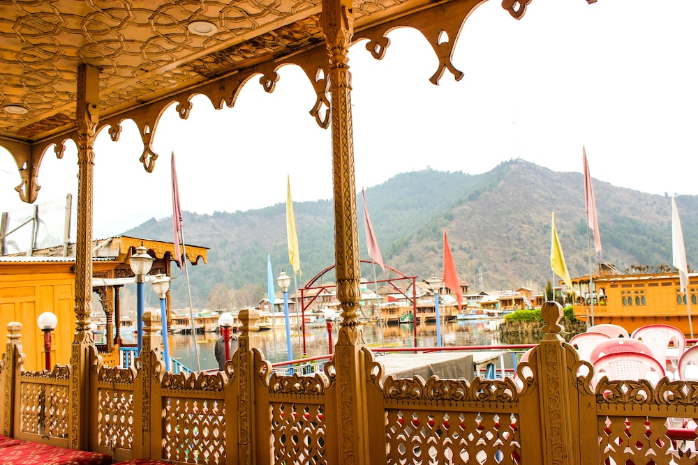 Aziz Palace - Group Of House Boats