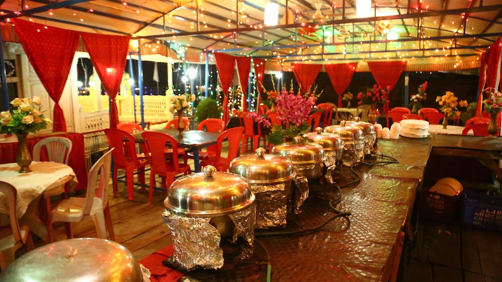 Aziz Palace - Group Of House Boats