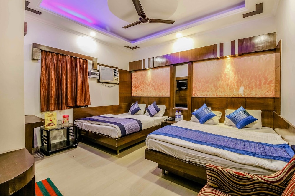 Hotel Glow Inn @3 Minutes Walk From NDLS Railway Station Paharganj