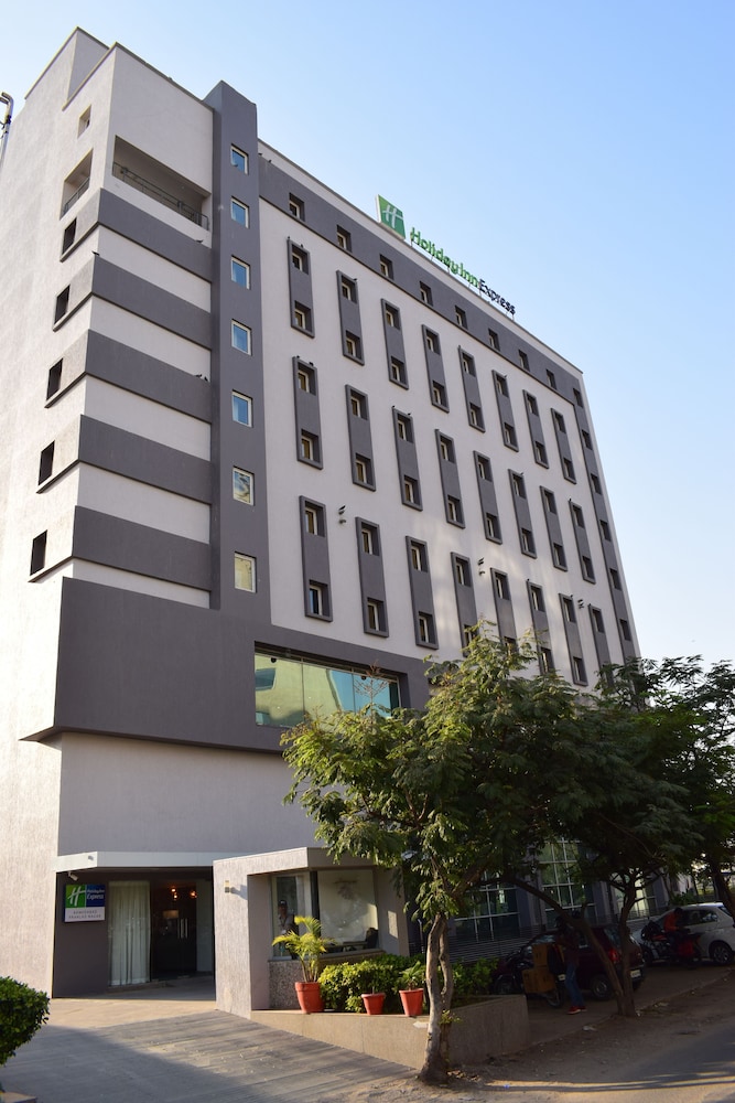 Holiday Inn Express Ahmdabad Prahlad Nagar, an IHG Hotel
