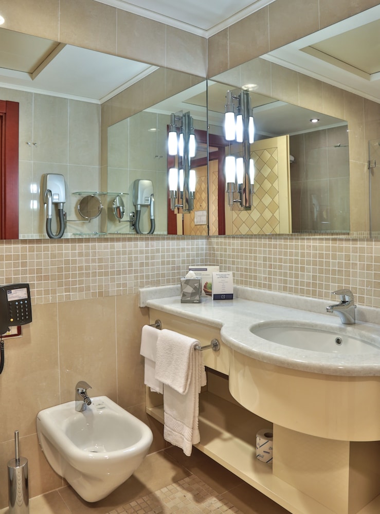 UNAHOTELS Expo Fiera Milano (Ex - Atahotel Expo Fiera)