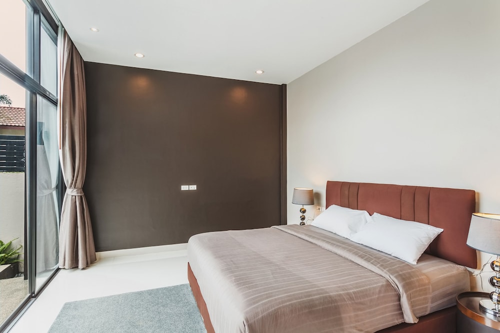 Two Bedroom Pool Villa in Bangtao
