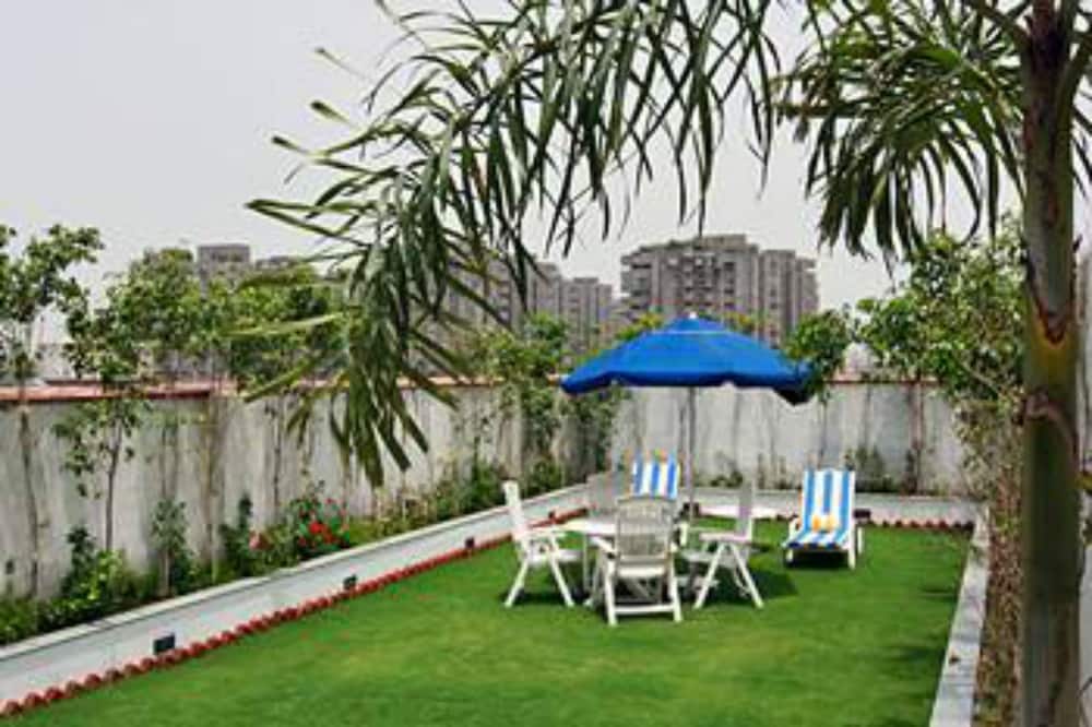 Lemon Tree Hotel, East Delhi Mall, Kaushambi