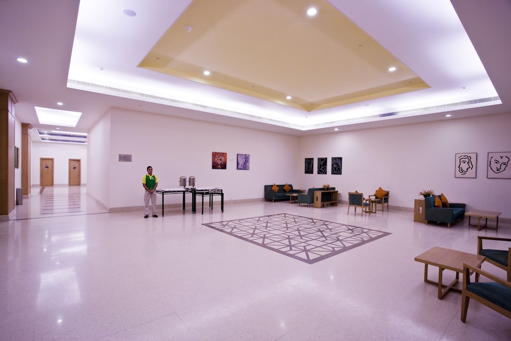 Lemon Tree Hotel, East Delhi Mall, Kaushambi