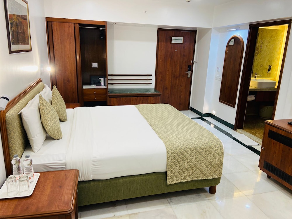 Hotel Parle International