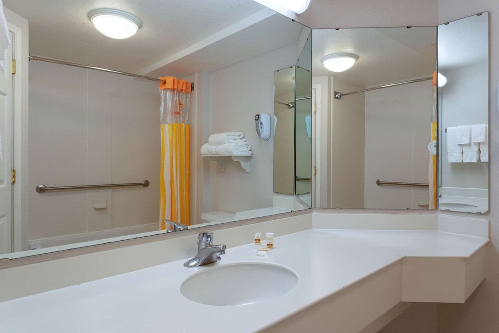 La Quinta Inn & Suites by Wyndham Lakeland West