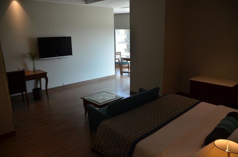 The Lalit Traveller Hotel