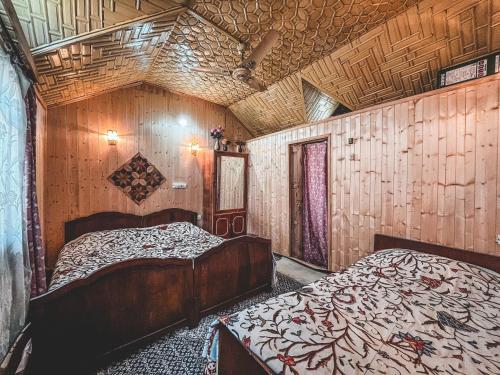 Golden Hopes Group Of Houseboats