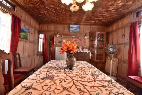 Golden Hopes Group Of Houseboats