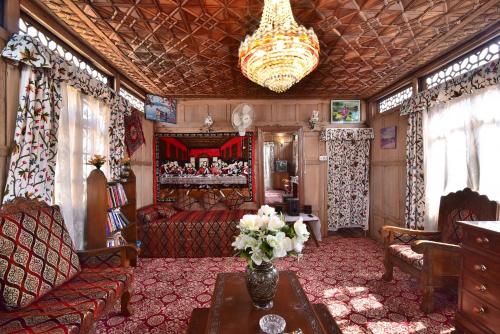 Golden Hopes Group Of Houseboats