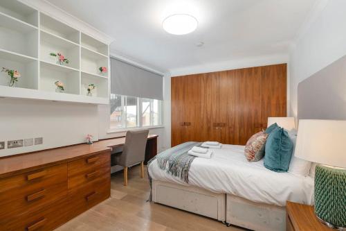 ' Luxury & Spacious AirCondisioned 4 Bed 4 Bath Apartment '
