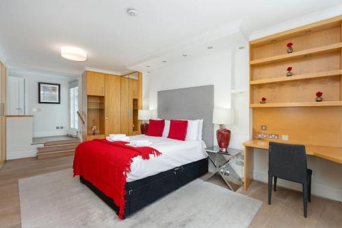 ' Luxury & Spacious AirCondisioned 4 Bed 4 Bath Apartment '
