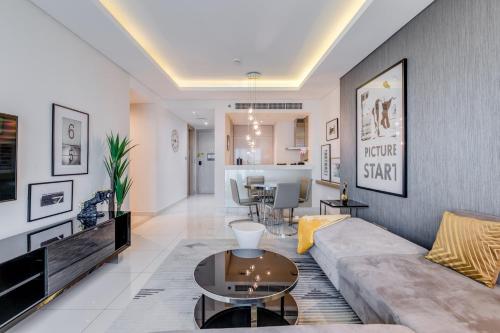 Globalstay Damac Towers By Paramount In Business Bay