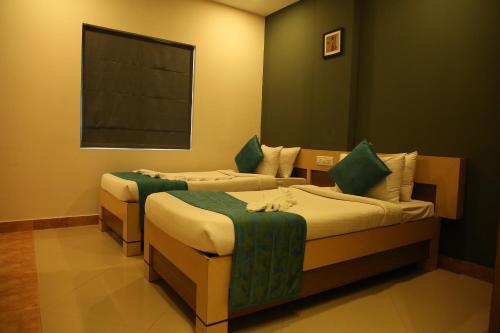 Hotel Metro Manor