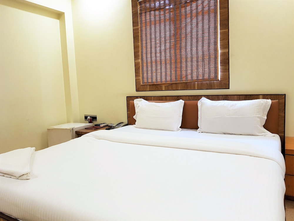  Hotel Benzy Palace, Near Mumbai International Airport