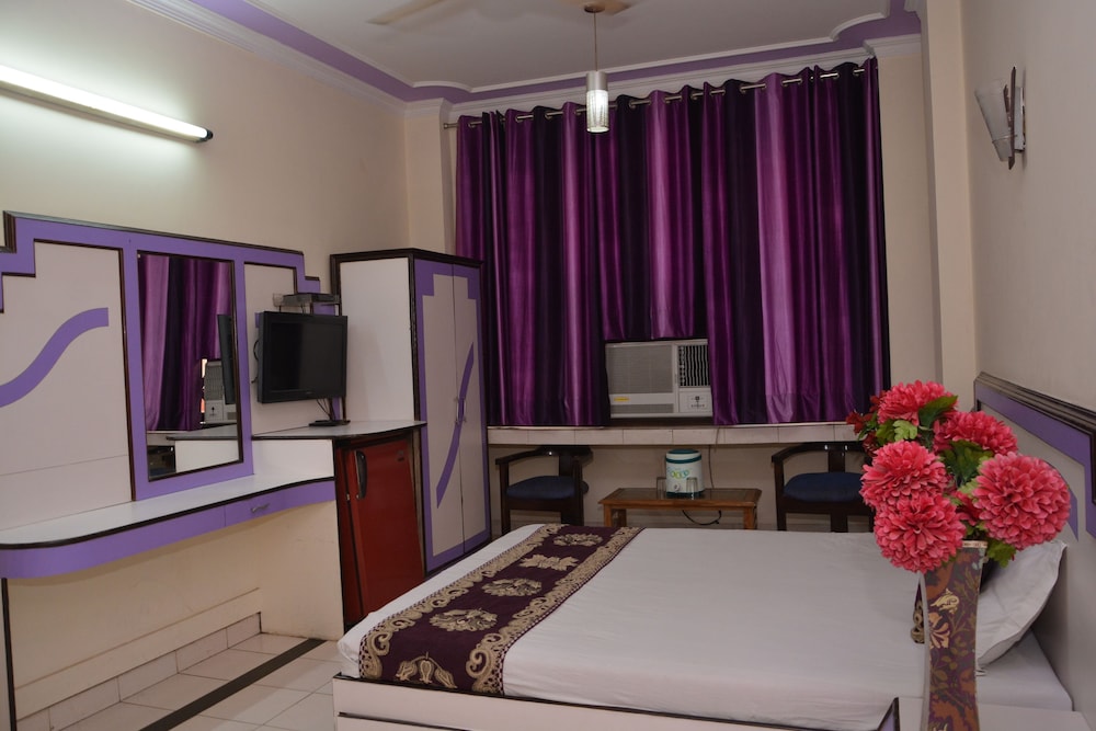 Hotel Yatri International