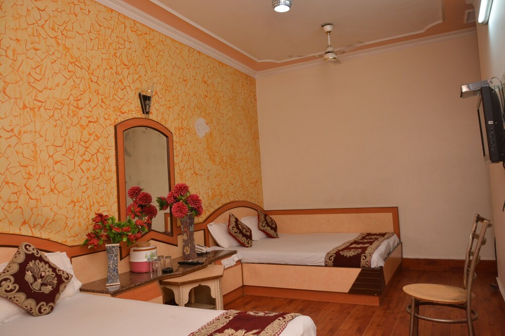 Hotel Yatri International