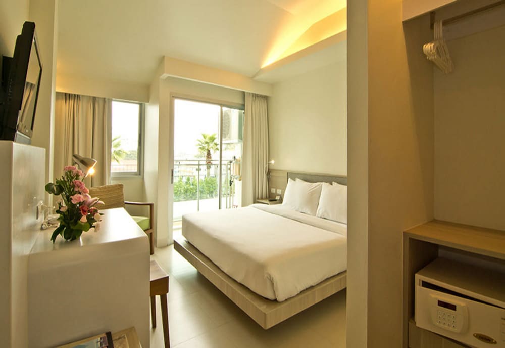 Sunshine Hotel And Residences