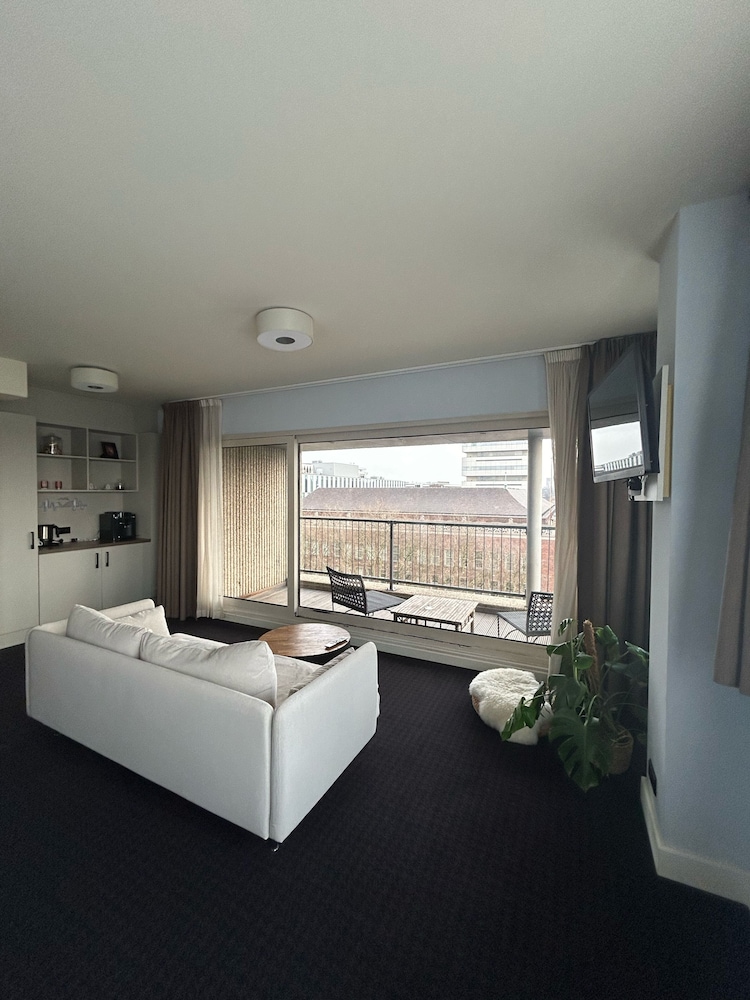 Rotterdam Teleport Hotel