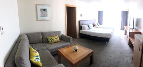 Boulevard Hotel