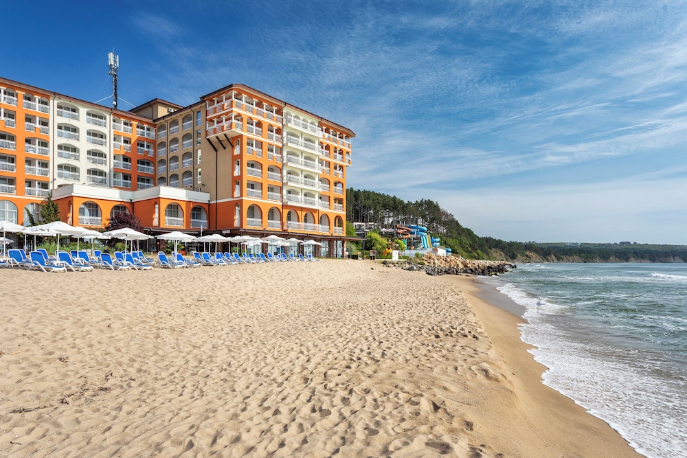 Sol Luna Bay and Mare Resort