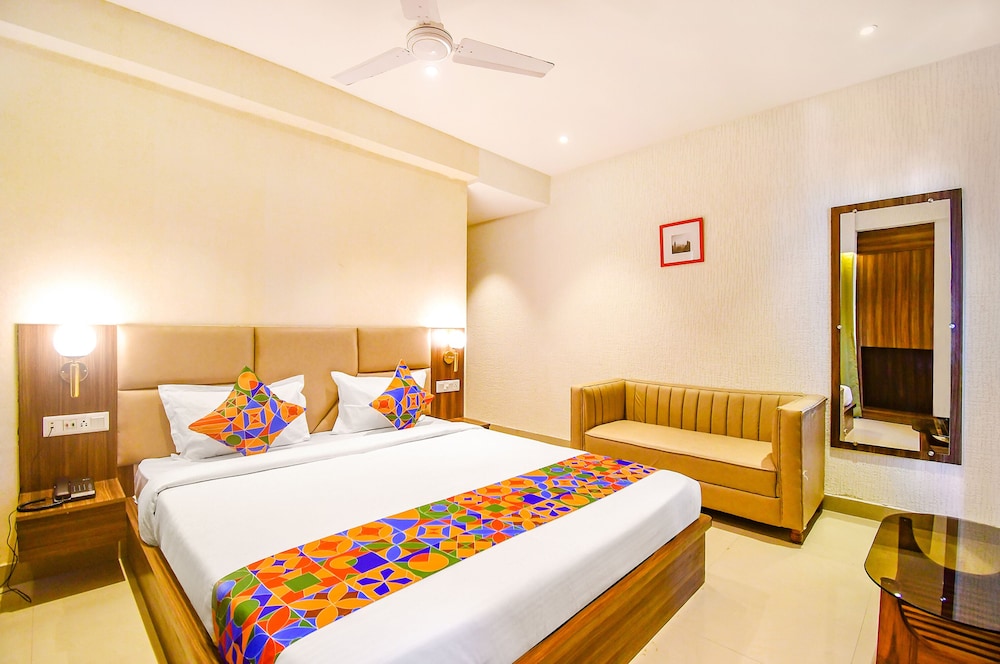 Super Townhouse Oak Hotel Lake View Royal Near Science City