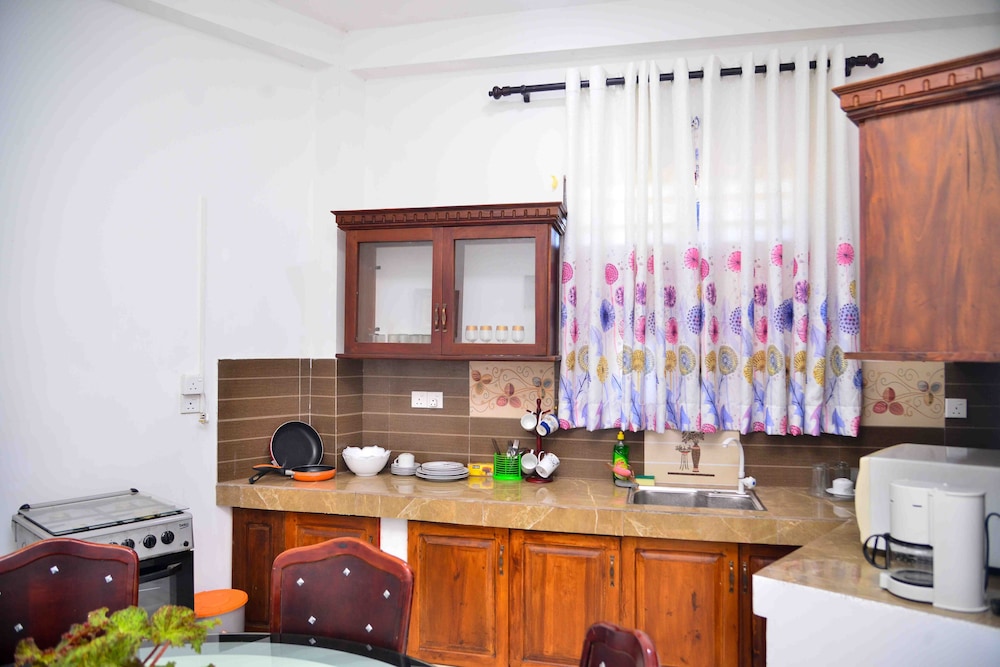 Lakdinu Apartments